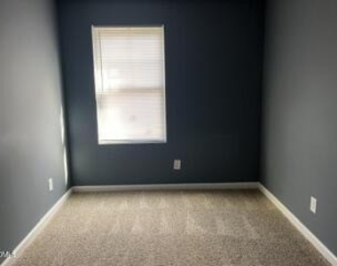 132 S Elizabeth Street - Photo Thumbnail 4