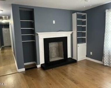 132 S Elizabeth Street - Photo Thumbnail 3