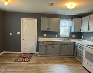 132 S Elizabeth Street - Photo Thumbnail 2