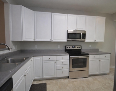3319 Philmont Drive - Photo Thumbnail 4
