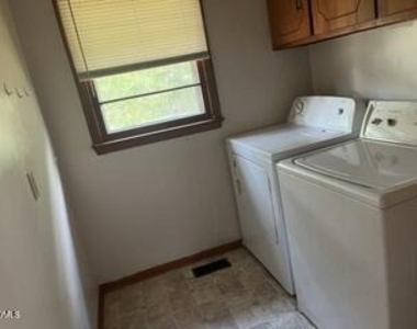 132 Brookhaven Court - Photo Thumbnail 9