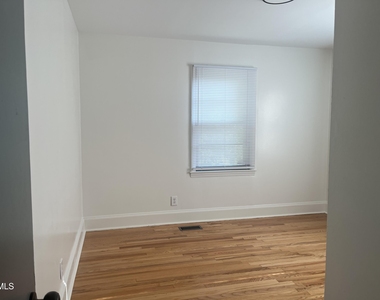 504 Powell Street - Photo Thumbnail 9