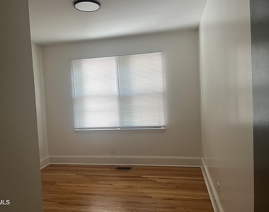 504 Powell Street - Photo Thumbnail 8