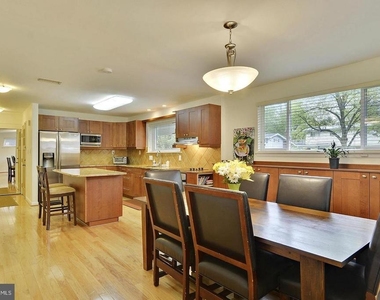 717 Hillsboro Drive - Photo Thumbnail 3