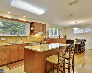 717 Hillsboro Drive - Photo Thumbnail 2