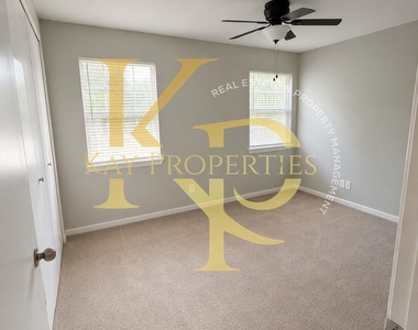 3013 Wedgedale Avenue - Photo Thumbnail 9