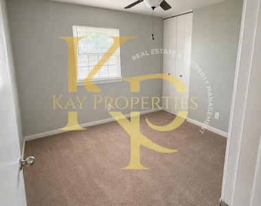 3013 Wedgedale Avenue - Photo Thumbnail 8