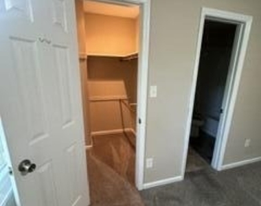 6402 English Oaks Drive - Photo Thumbnail 15