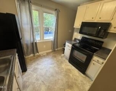 6402 English Oaks Drive - Photo Thumbnail 6