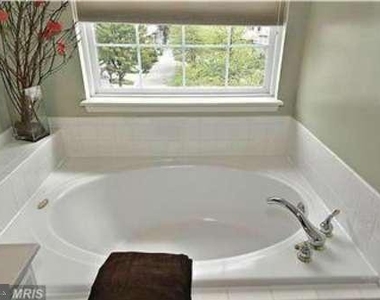 715 Pleasant Drive - Photo Thumbnail 11