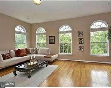 715 Pleasant Drive - Photo Thumbnail 8