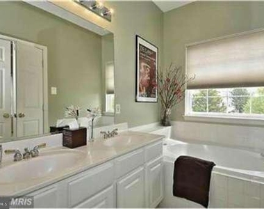 715 Pleasant Drive - Photo Thumbnail 10