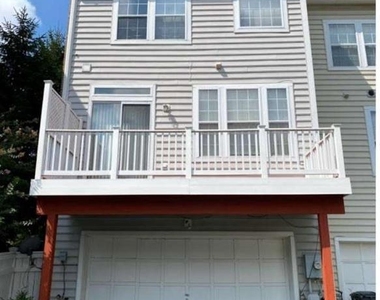 715 Pleasant Drive - Photo Thumbnail 2
