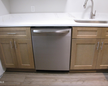 220 Elizabeth Street - Photo Thumbnail 8