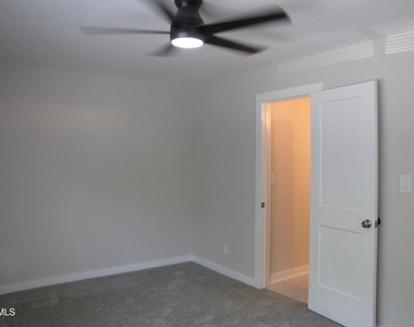 220 Elizabeth Street - Photo Thumbnail 12