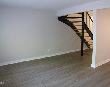 220 Elizabeth Street - Photo Thumbnail 3