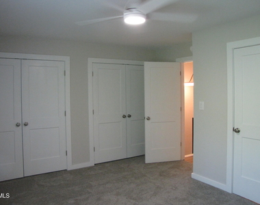 220 Elizabeth Street - Photo Thumbnail 9