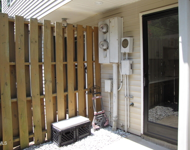 220 Elizabeth Street - Photo Thumbnail 16