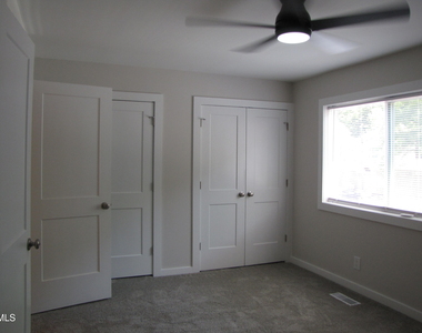 220 Elizabeth Street - Photo Thumbnail 11
