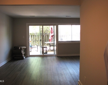 220 Elizabeth Street - Photo Thumbnail 2