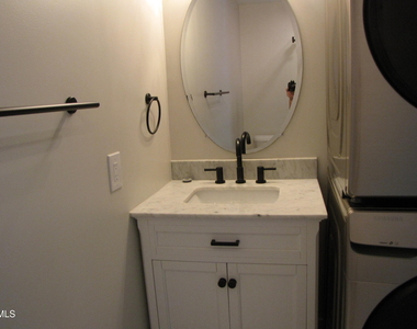 220 Elizabeth Street - Photo Thumbnail 13