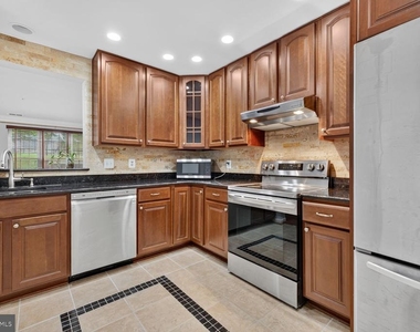 18917 Highstream Drive - Photo Thumbnail 8