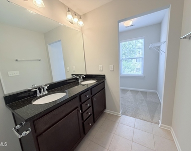 210 Hamlet Place - Photo Thumbnail 10