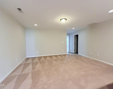 210 Hamlet Place - Photo Thumbnail 12