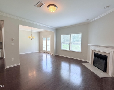 210 Hamlet Place - Photo Thumbnail 4