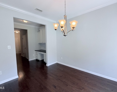 210 Hamlet Place - Photo Thumbnail 5