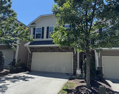 210 Hamlet Place - Photo Thumbnail 2