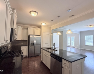 210 Hamlet Place - Photo Thumbnail 3