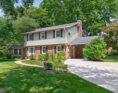 6905 Stonewood Court - Photo Thumbnail 23