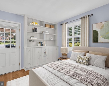 6905 Stonewood Court - Photo Thumbnail 8