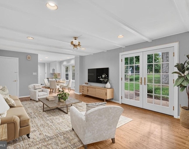 6905 Stonewood Court - Photo Thumbnail 7