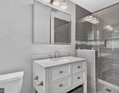 6905 Stonewood Court - Photo Thumbnail 14