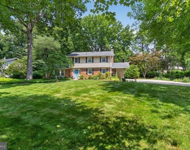 6905 Stonewood Court - Photo Thumbnail 22