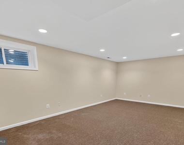 6905 Stonewood Court - Photo Thumbnail 15