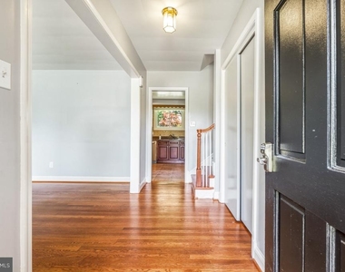 500 Derrydown Lane - Photo Thumbnail 2