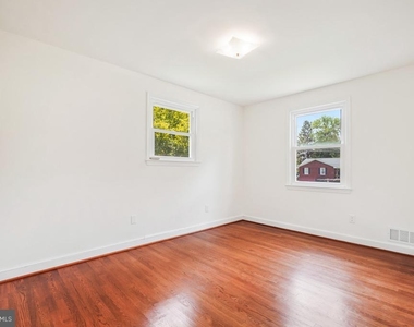 500 Derrydown Lane - Photo Thumbnail 13