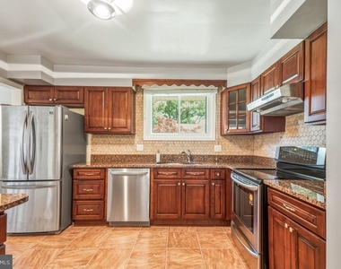 500 Derrydown Lane - Photo Thumbnail 19