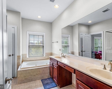 9701 Mossy Bark Lane - Photo Thumbnail 44