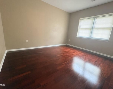 720 Bilyeu Street - Photo Thumbnail 10