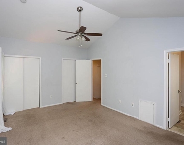 4710 Leyden Way - Photo Thumbnail 10