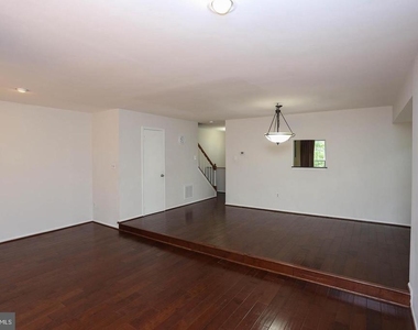 4710 Leyden Way - Photo Thumbnail 5