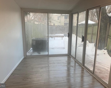 205 W 5th Street - Photo Thumbnail 9