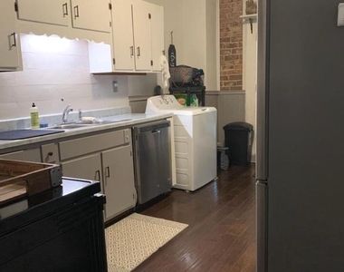 205 W 5th Street - Photo Thumbnail 3