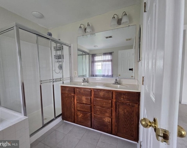 5808 Mercantile Drive W - Photo Thumbnail 21