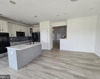 5808 Mercantile Drive W - Photo Thumbnail 11
