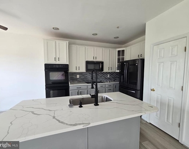 5808 Mercantile Drive W - Photo Thumbnail 12